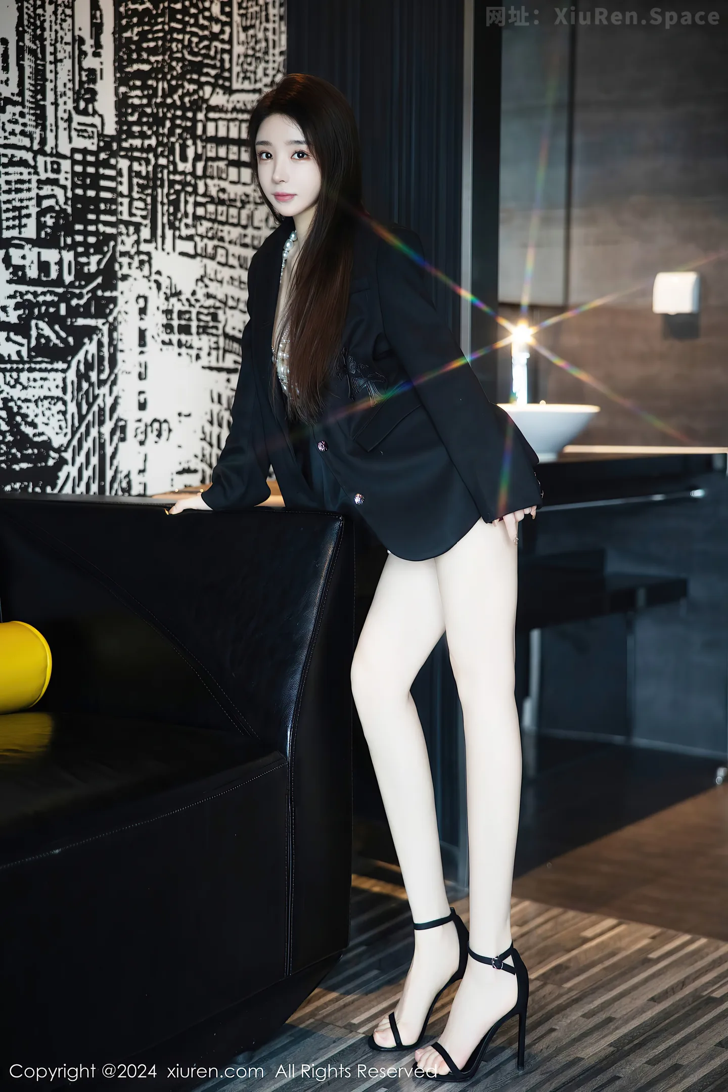 图片[3]-[XiuRen秀人网]VOL.7939 模特雨儿baby深色外衣露性感链式情趣内衣秀丰腴身材诱惑写真66P-秀人网官方网站